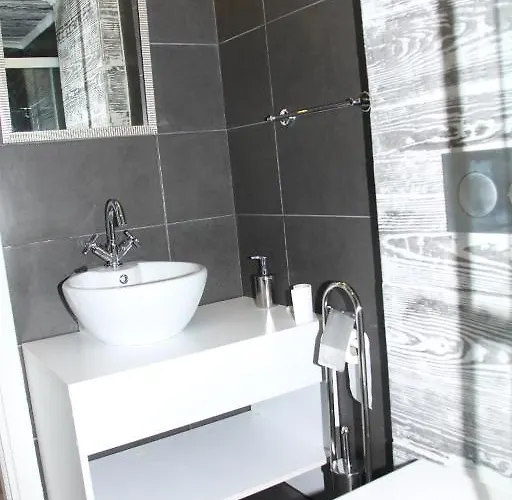 Corner Boutique Hotel 3*