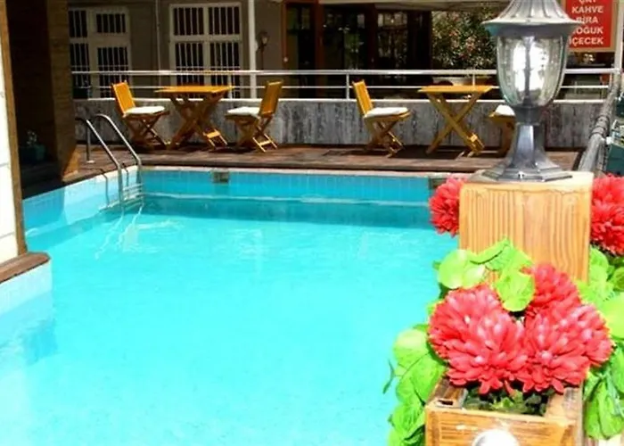 Corner Boutique Ντιντίμ